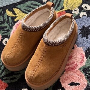 KOOLABURRA BY UGG BURREE PLATFORM SLIPPER - WOMEN size 9